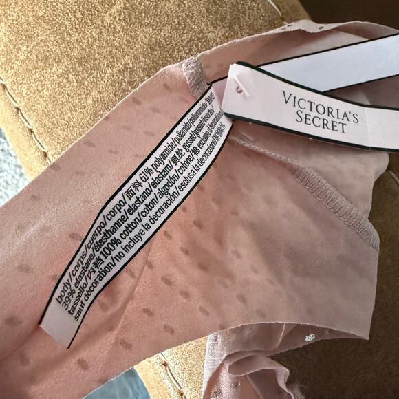 Victoria's Secret Thong Size M Pink NWT - Picture 3 of 6